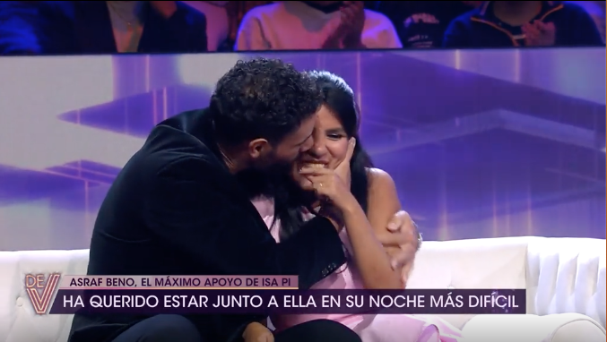 Isa y Asraf en el plató de '¡De Viernes!'. MEDIASET