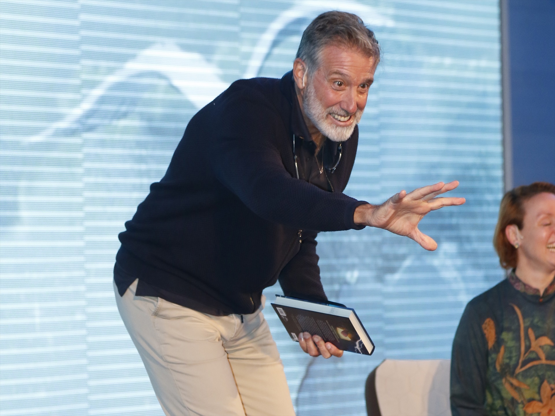 Emilio Aragón presenta públicamente su libro 'Telmo Lobo - El misterio del capitán' en Madrid.