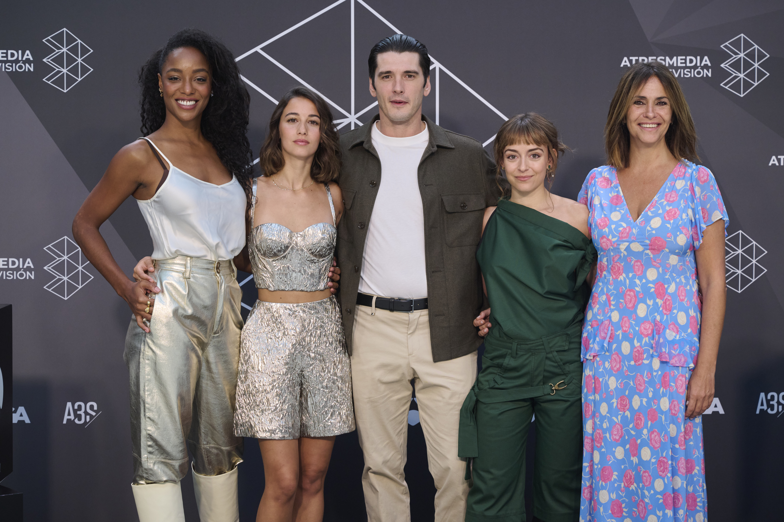 ELLA KWEKU
AMAIA ABERASTURI
YON GONZALEZ
LUCIA CARBALLO
MELANI OLIVARES