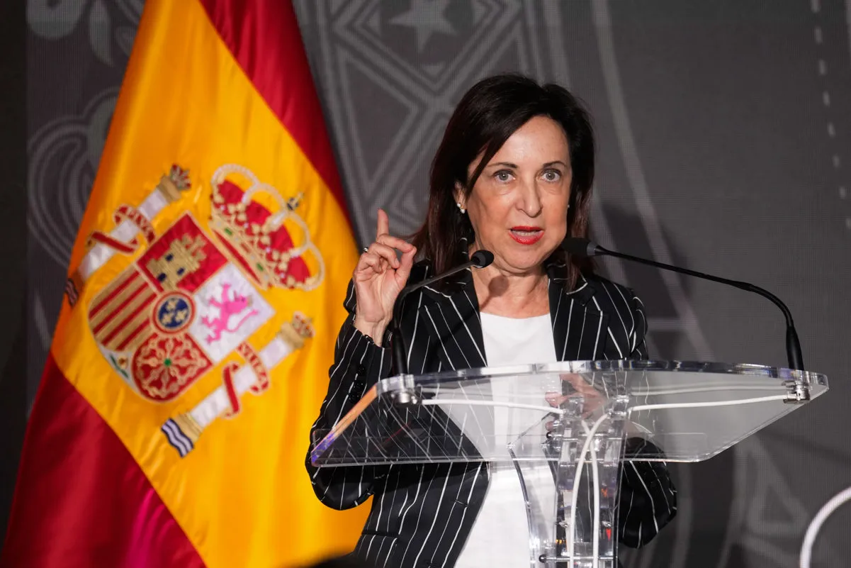 Margarita Robles explica la ruta que hará Leonor en el Juan Sebastián Elcano.