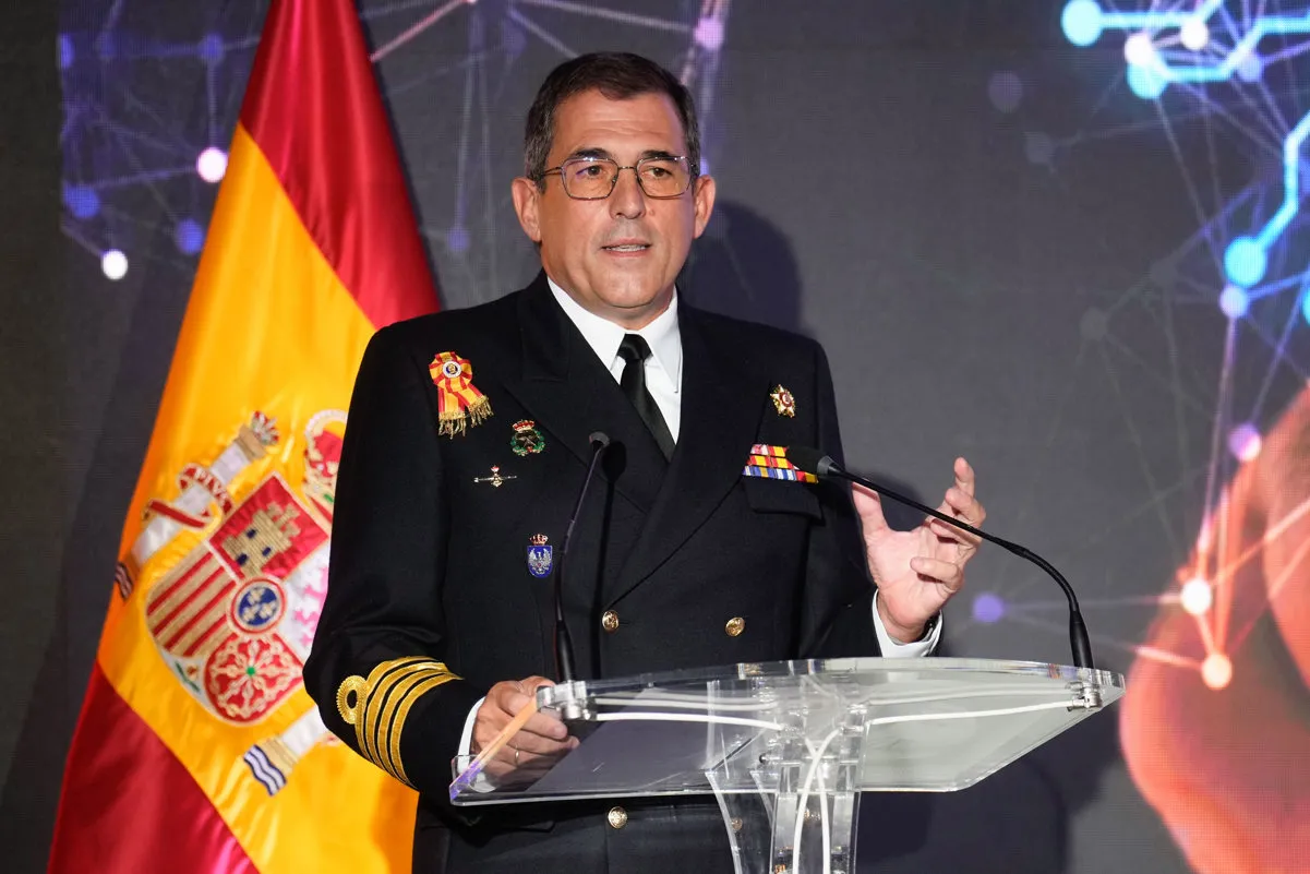 Luis Carreras, comandante del barco Juan Sebastián de Elcano.