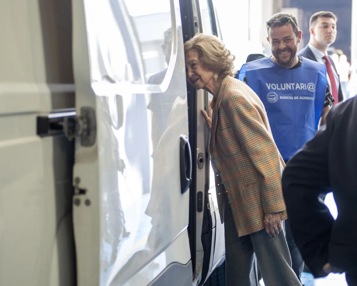 La reina Sofía visitando el Banco de Alimentos de Jaén.