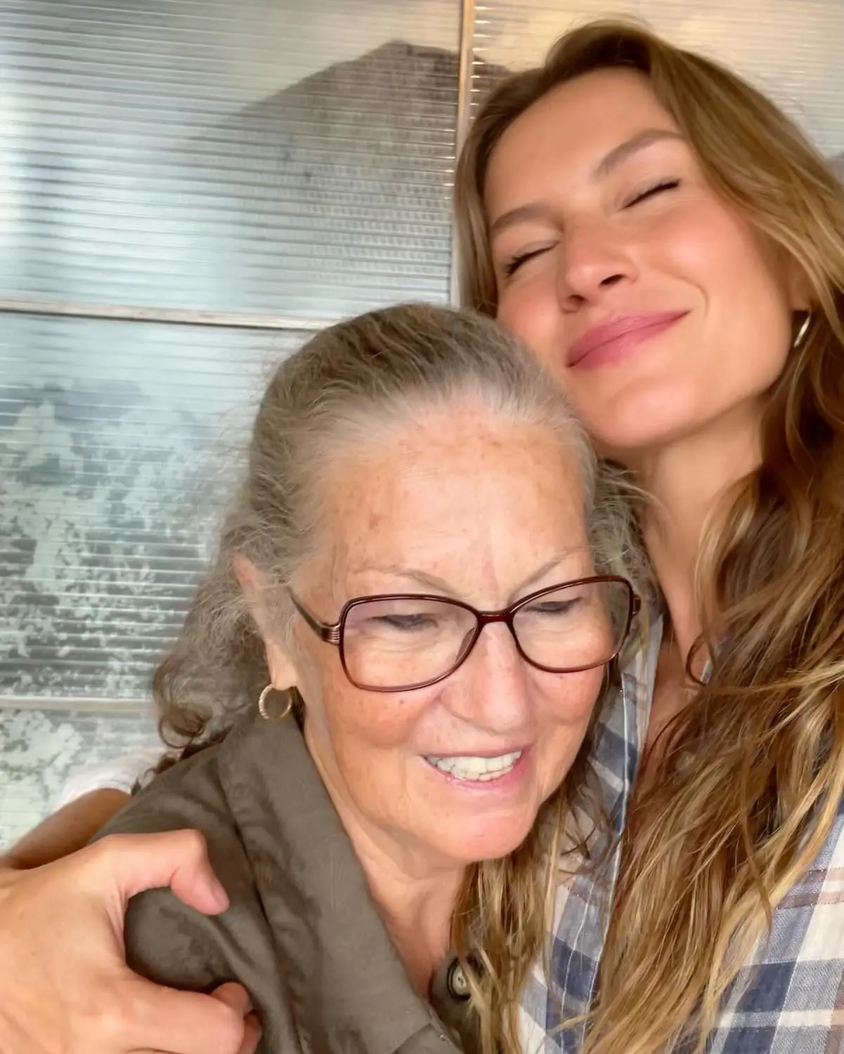 Gisele Bündchen con su madre