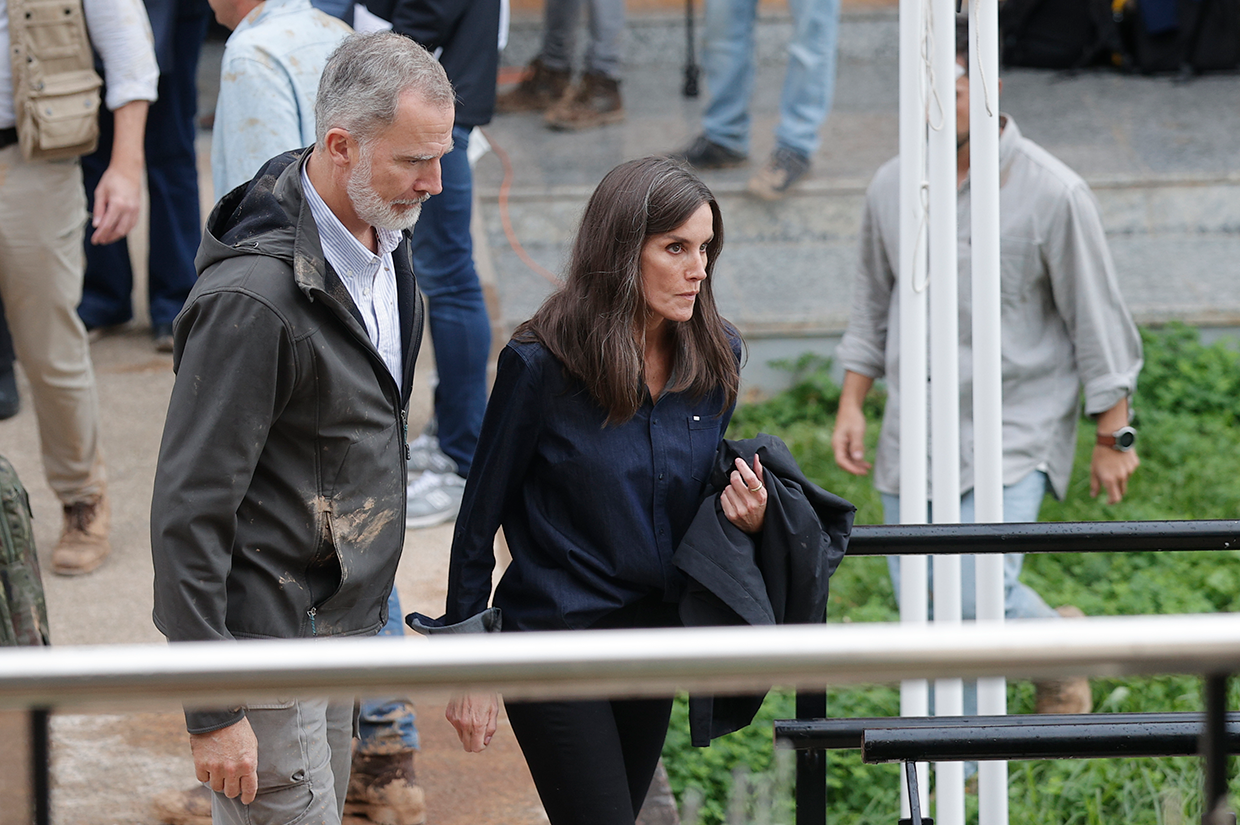 Felipe y Letizia a su llegada al Centro de Emergencias de Valencia.