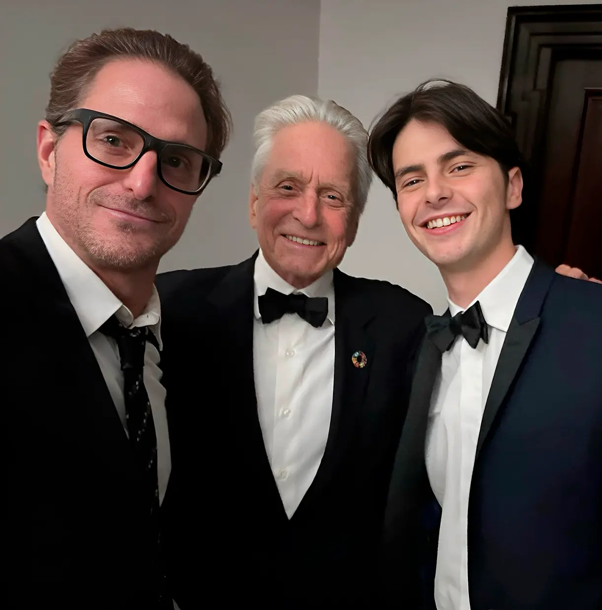 Michael Douglas y sus hijos.