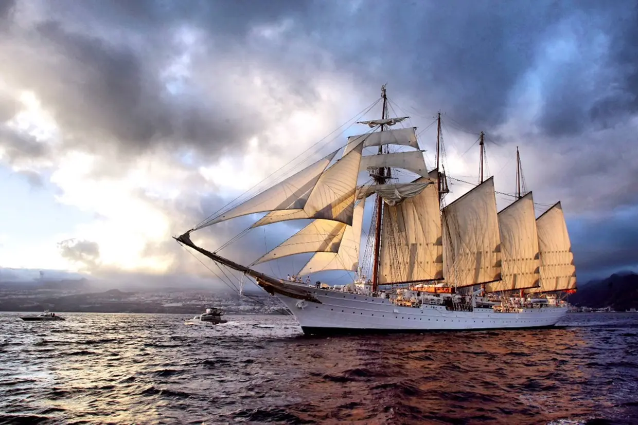 El velero Juan Sebastián Elcano.