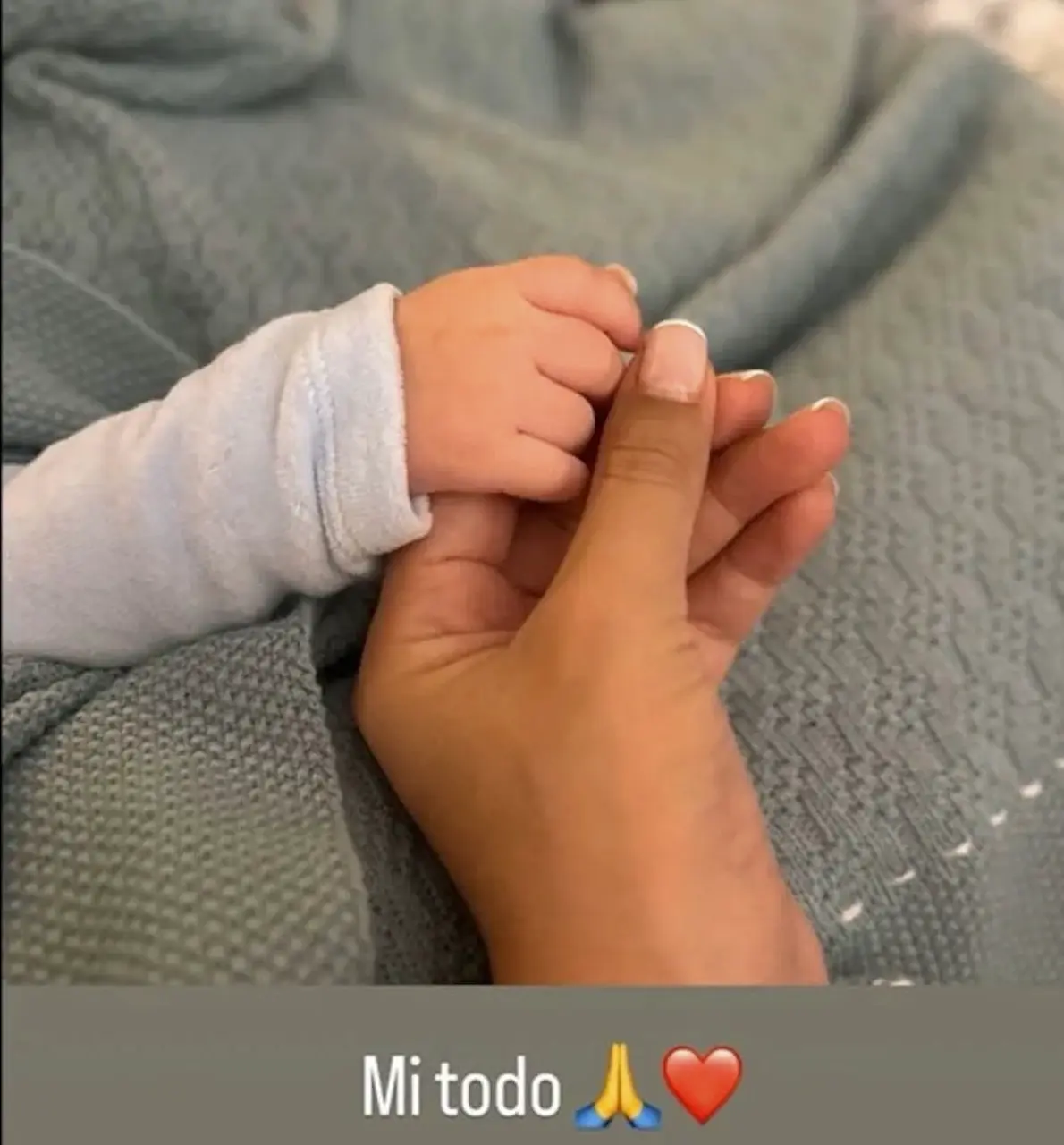 Gabriela Guillén y su hijo.