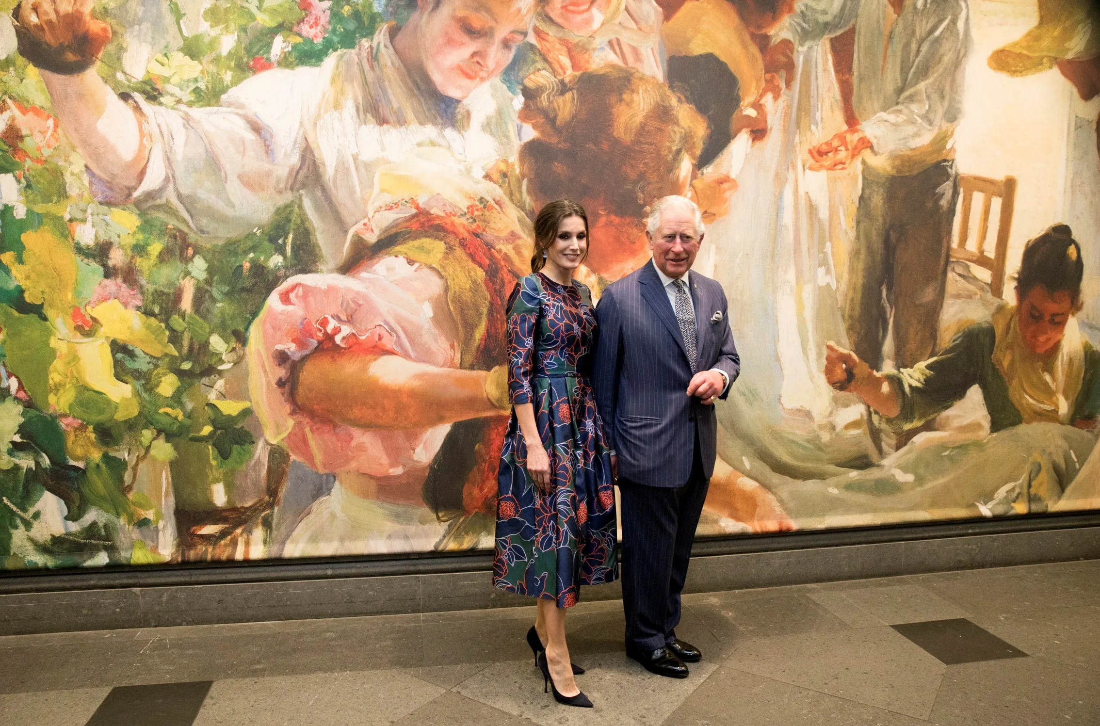 Letizia con Carlos de Inglaterra, en Londres en 2019.