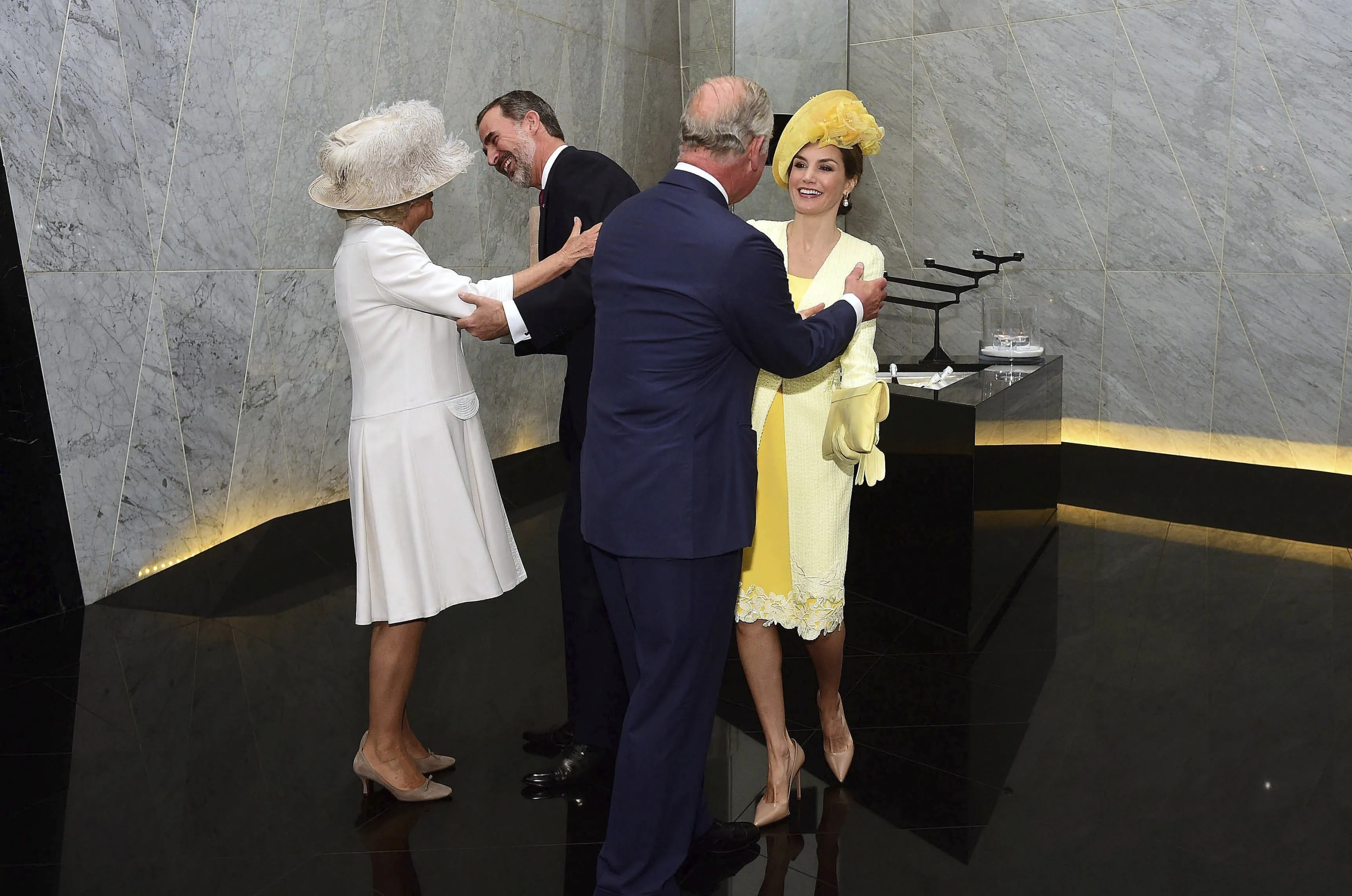 Un amigable encuentro entre Carlos de Inglaterra, Camilla, Felipe y Letizia.