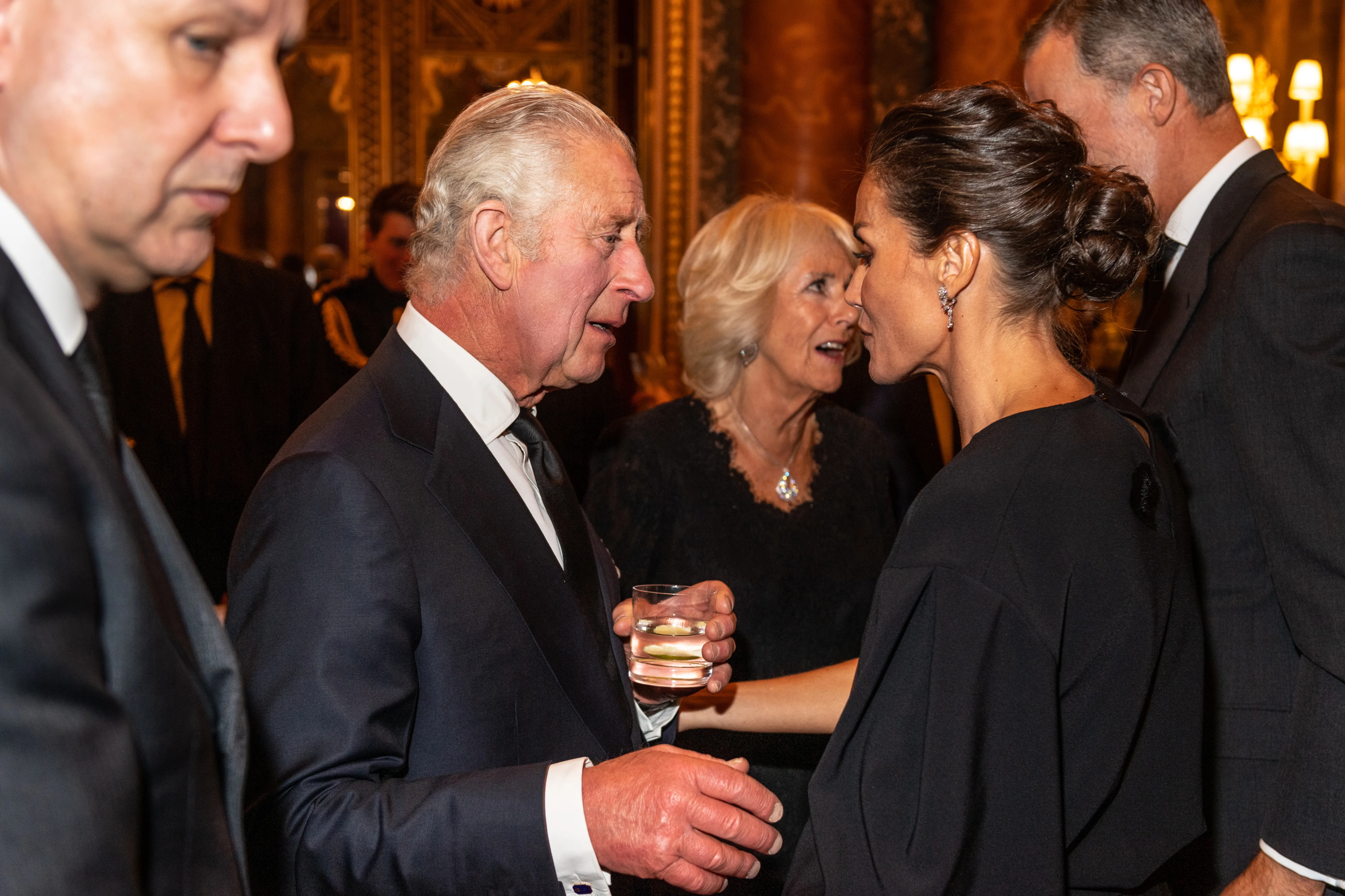 Carlos de Inglaterra y la reina Letizia.