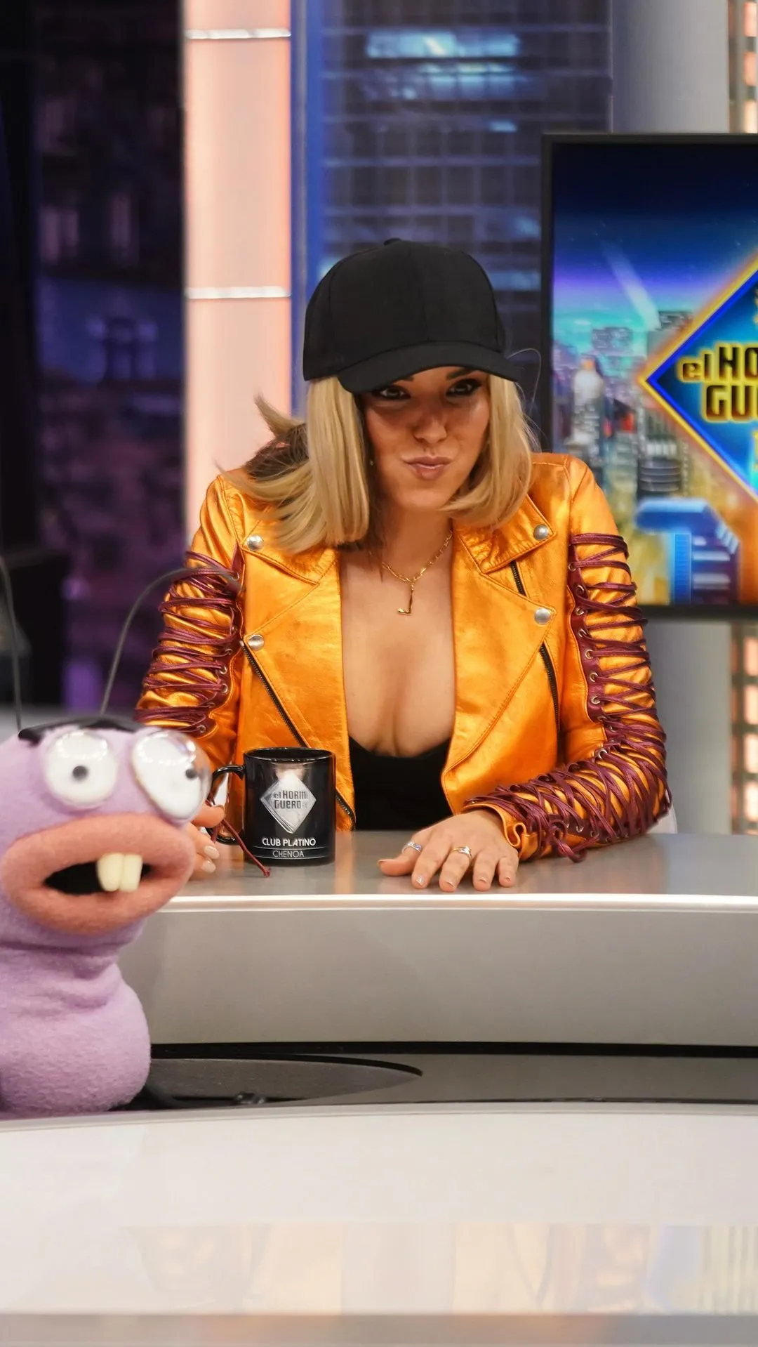 Chenoa en El Hormiguero con una gorra con peluca