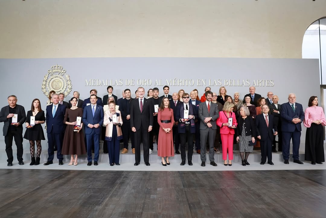 Estopa se salta el protocolo y se hace una selfie con los reyes Felipe y Letizia