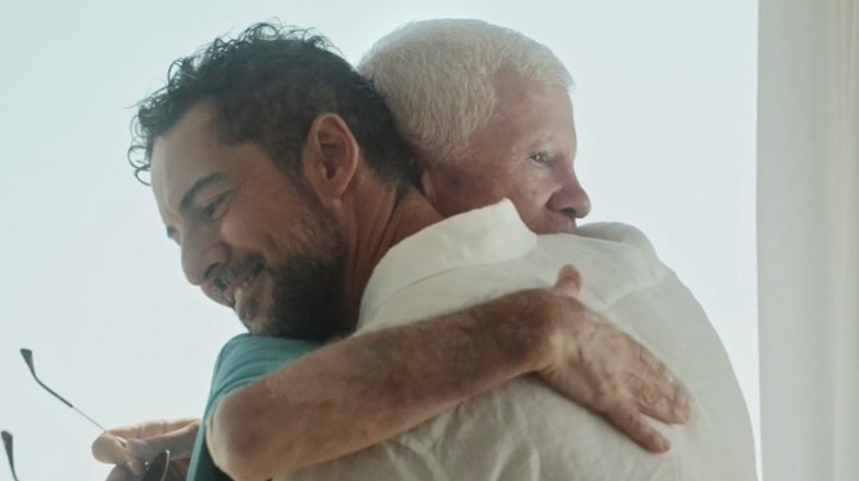 David Bisbal abraza emocionado a su padre, Pepe.