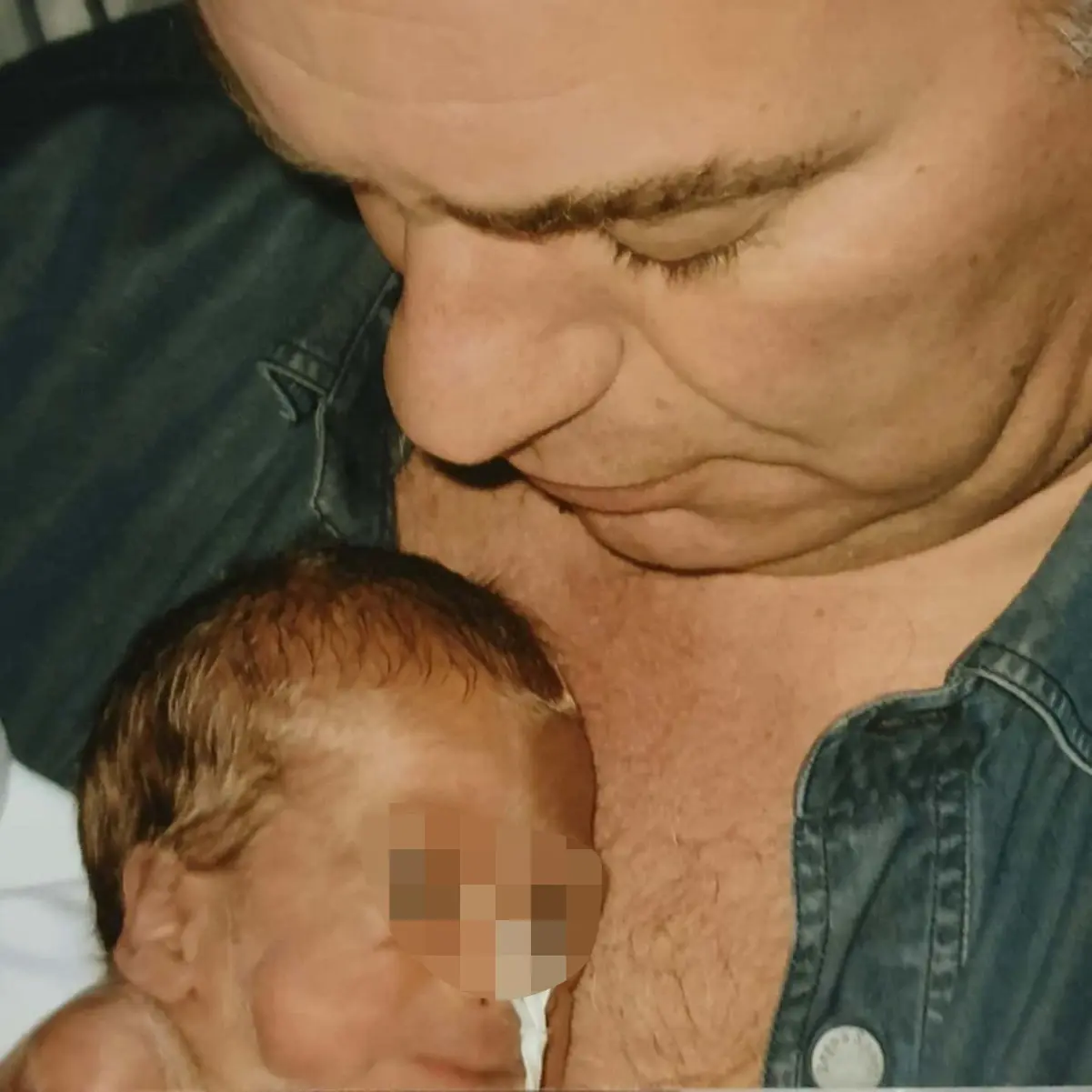 Bertín Osborne con su hijo Kike de bebé.