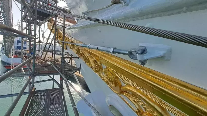 El Juan Sebastián Elcano, en obras. Foto: Armada Española.