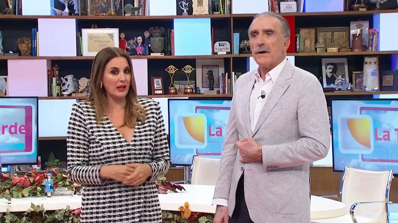 Juan y Medio con Eva Ruiz, co-presentadora de 'La tarde, aquí y ahora'.