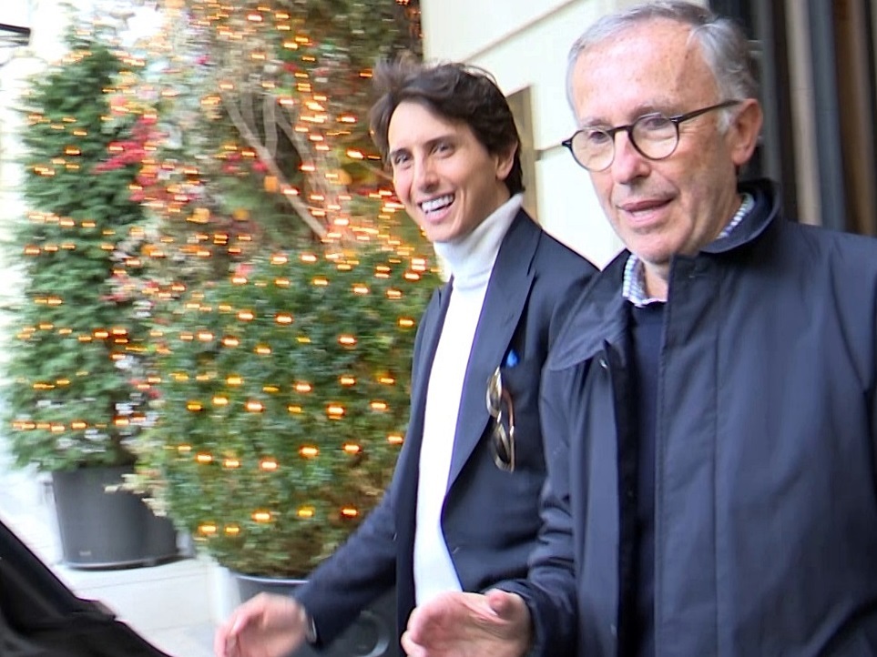 Andrés Roca Rey saliendo del hotel sin su pareja.