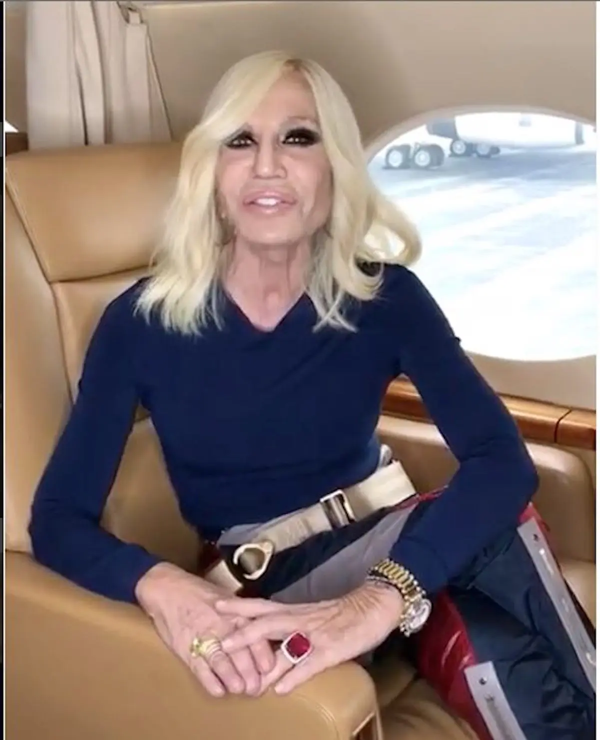 Donatella Versace operaciones