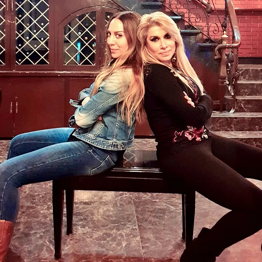 Mónica Naranjo con la cantante mexicana Dulce