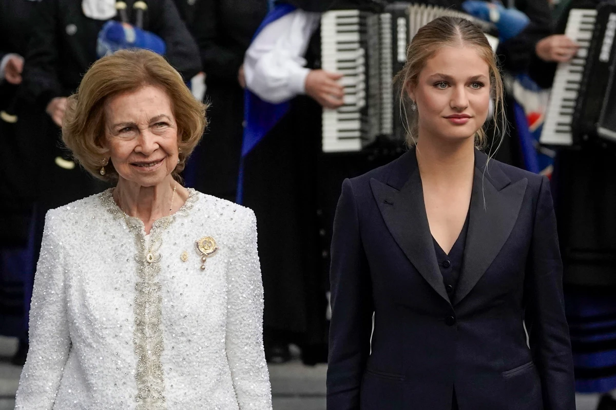 La princesa Leonor y su abuela, la reina Sofía.