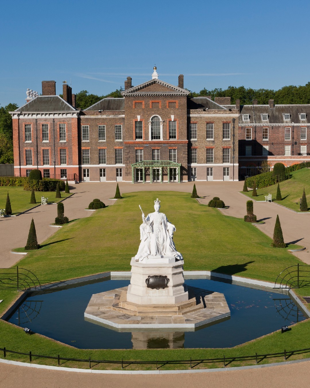 Así es por dentro el Palacio de Kensington, el hogar de la familia real británica