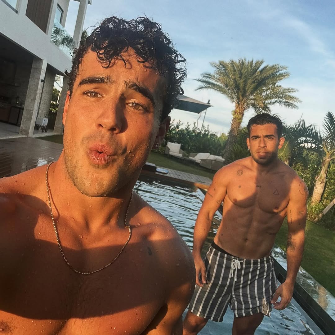 Mario Casas: Las mejores fotos de sus lujosas vacaciones en familia