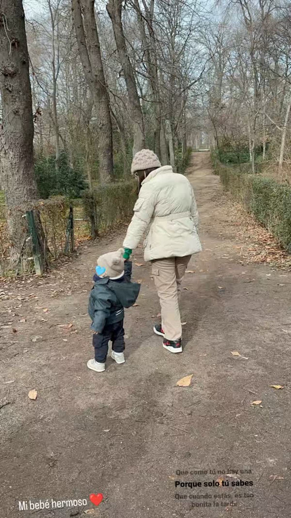 Gabriela Guillén con su hijo