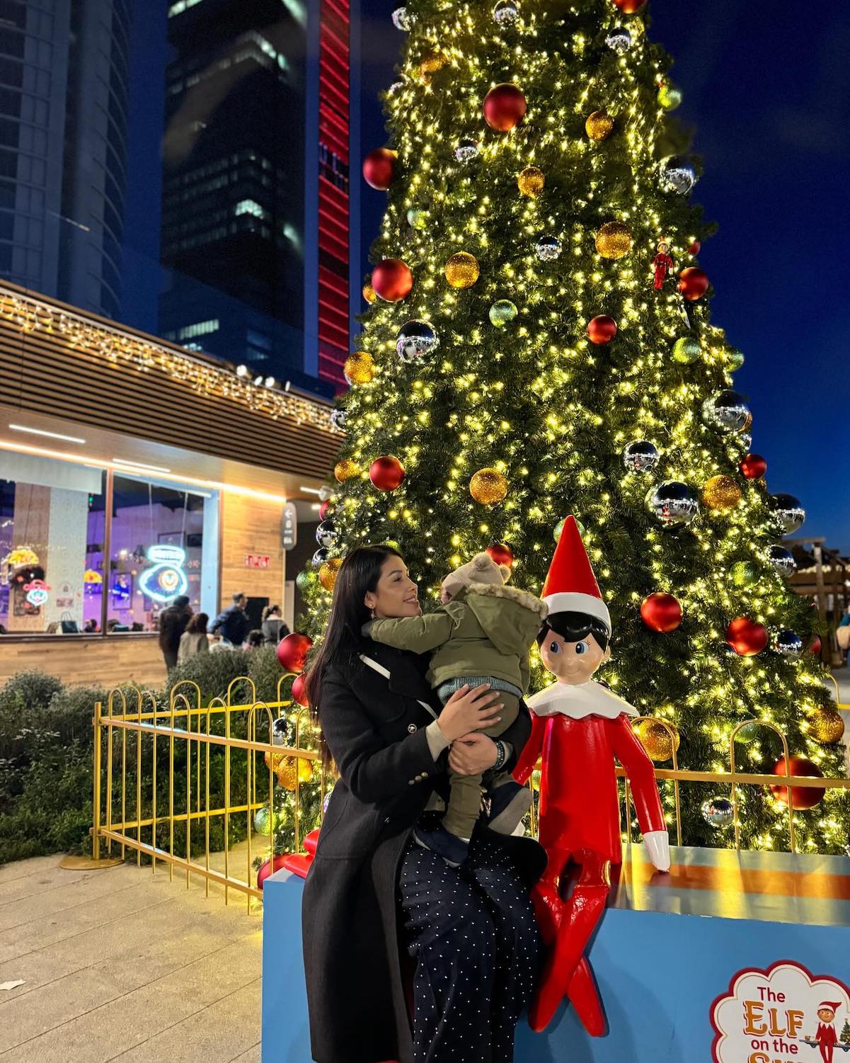 Gabriela Guillén con su hijo