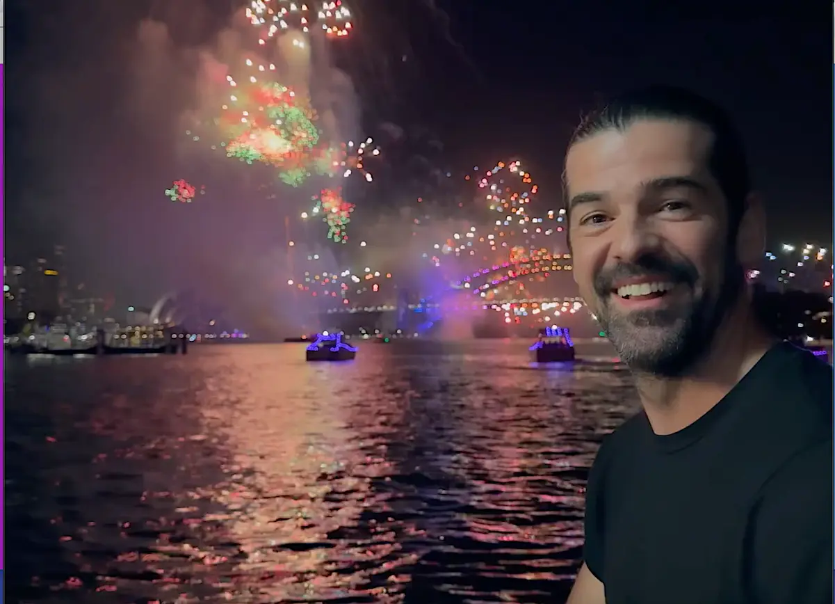 El actor, disfrutando de los juegos artificiales de Sidney.