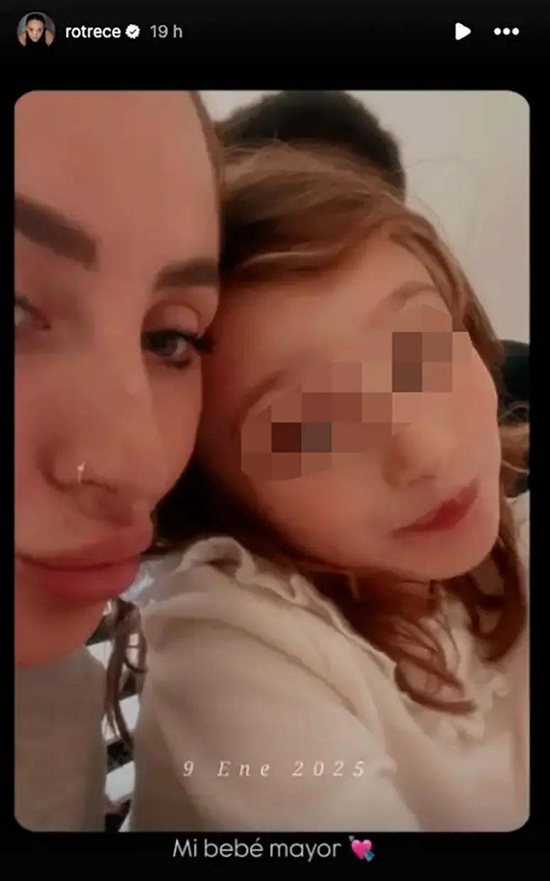 Rocío Flores con su sobrina pequeña Manuel