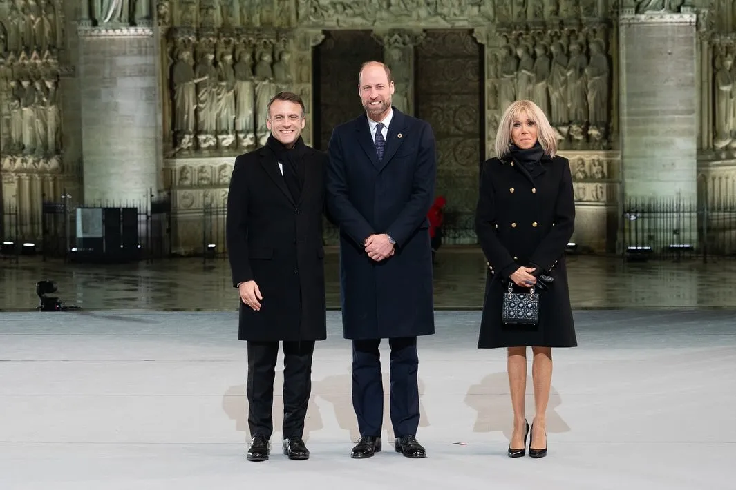 El príncipe Guillermo con Emmanuel y Brigitte Macron.