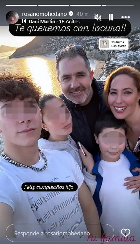 Historia de Instagram de Rosario Mohedano, junto a sus tres hijos. El mayor, Antonio.