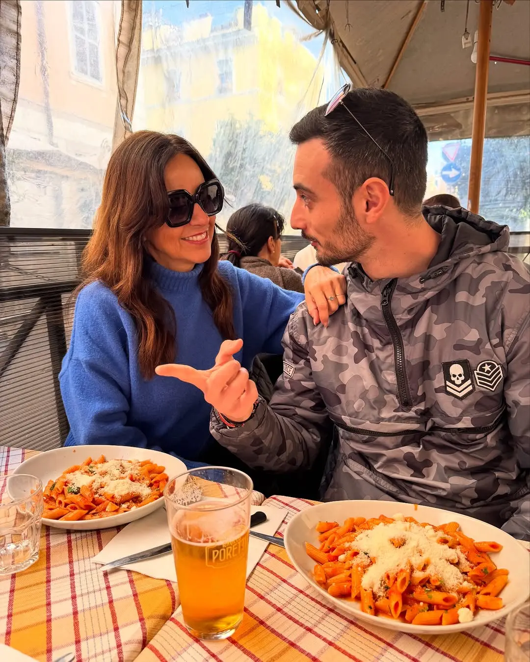 Carmen Alcayde y su novio, Charli, en Roma.