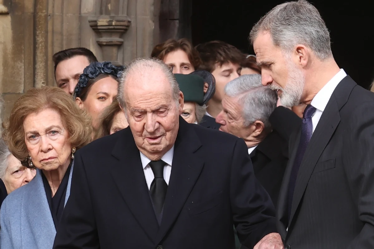 Felipe VI protege a su madre de los escándalos de su padre.