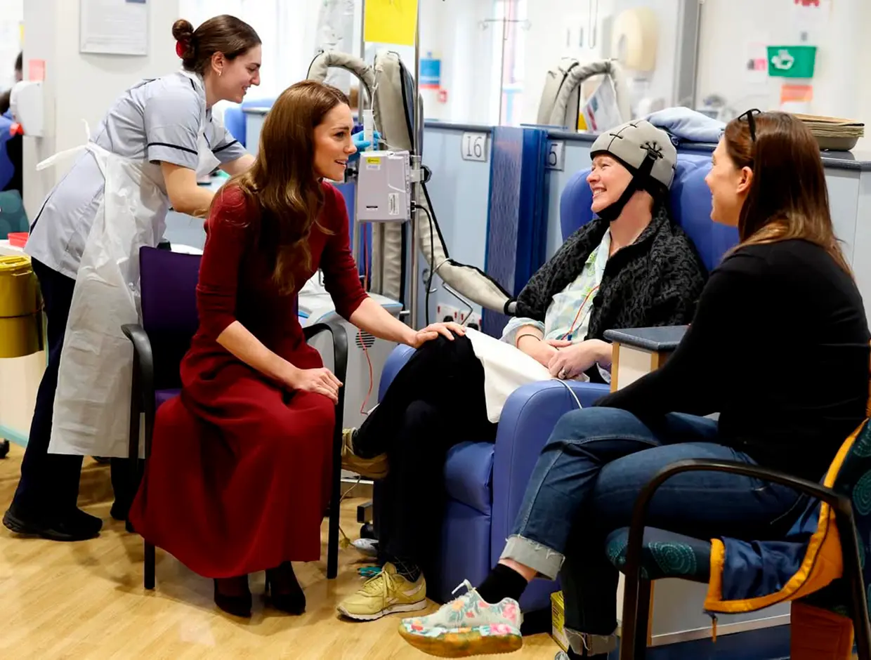 Kate Middleton visitando a una paciente de Cancer