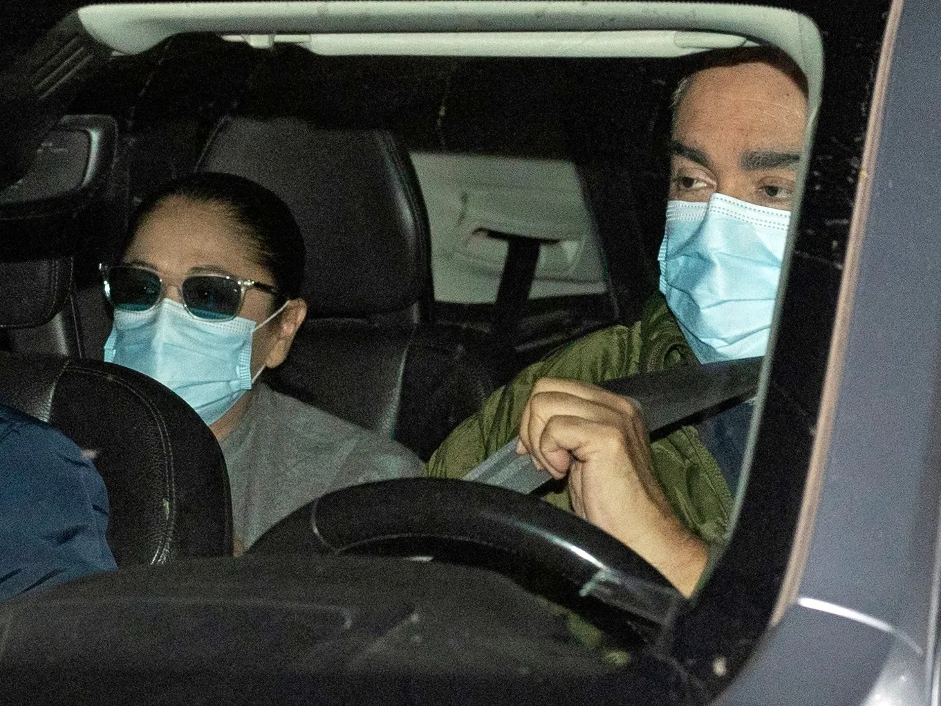 Isabel Pantoja y su hermano Agusttín entrando al hospital de Gran Canaria