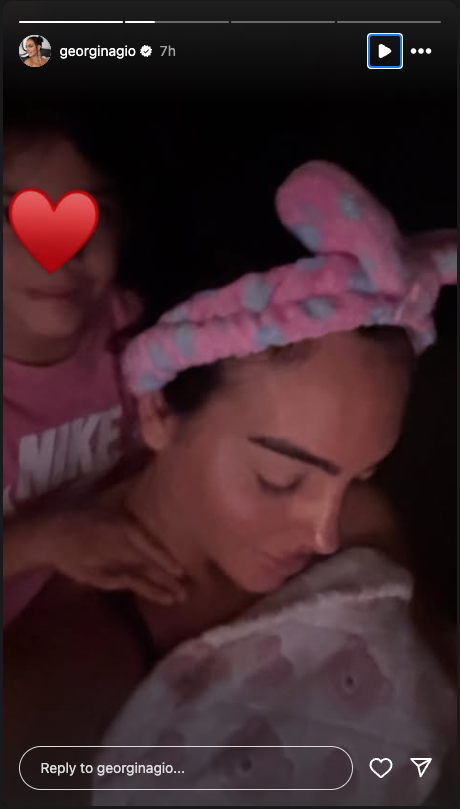 Georgina y sus hijas montan un salón de belleza en casa