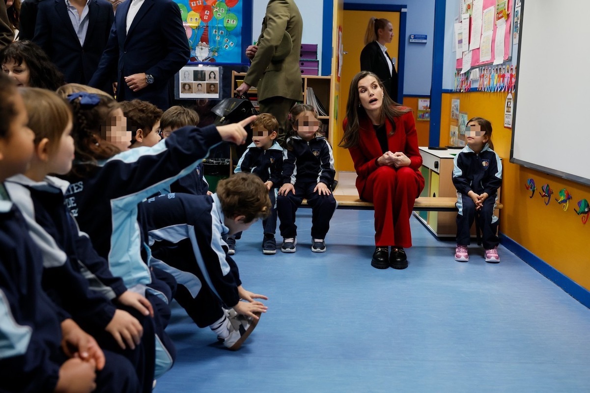 Doña Letizia se integró con los alumnos de 4 años en la actividad del "Animómetro"