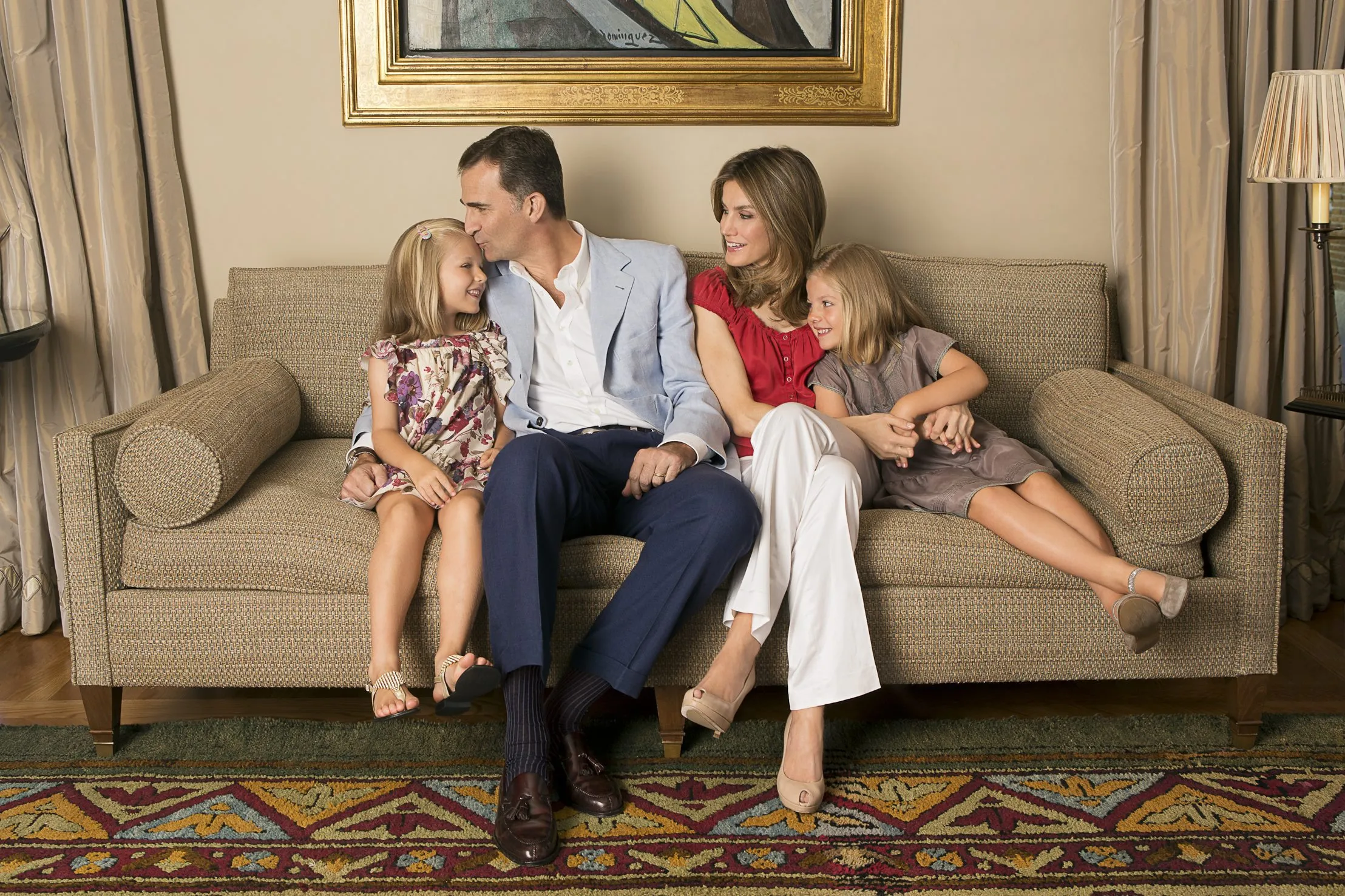 Felipe VI con Leonor y Sofía.