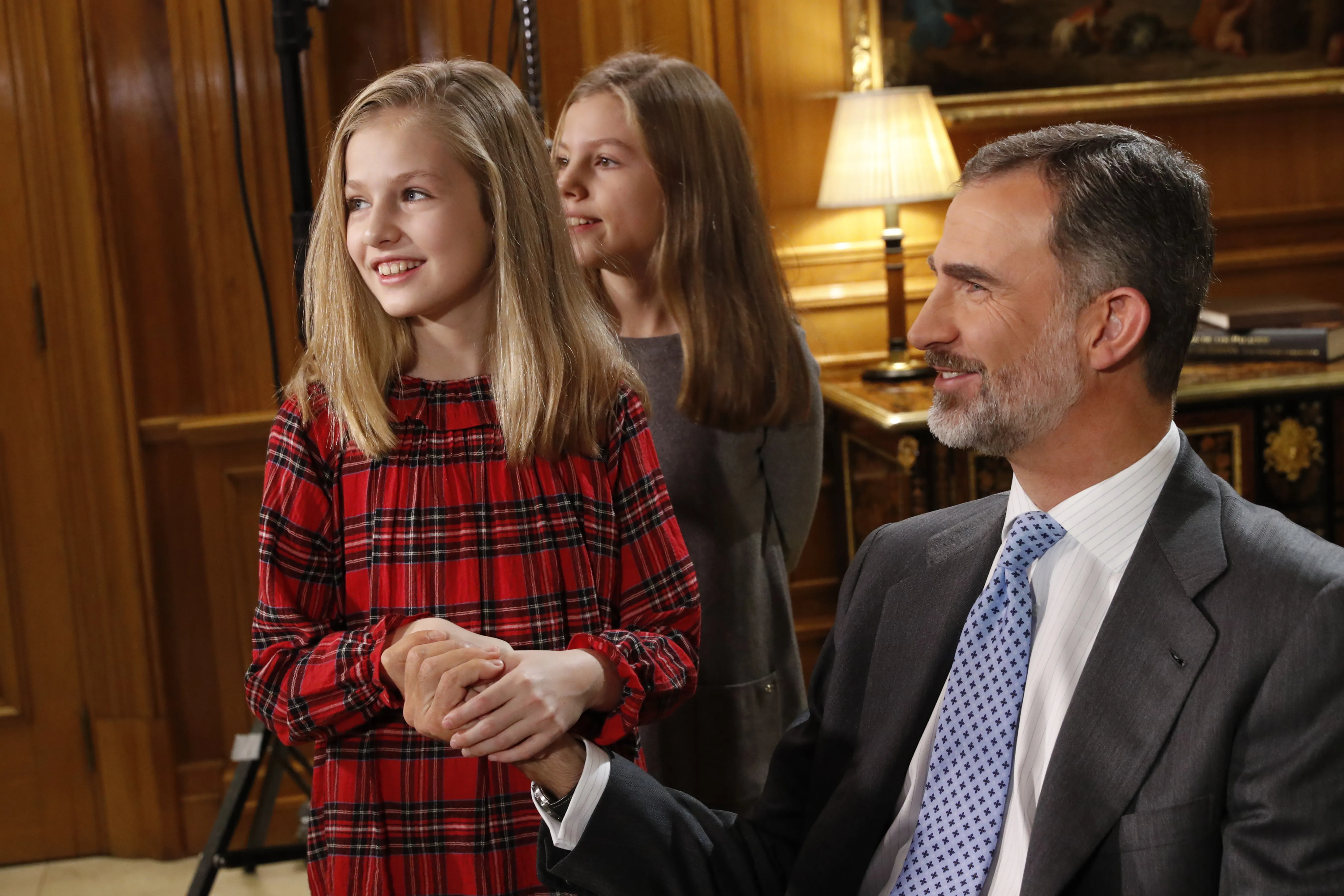 Felipe VI con Leonor y Sofía.