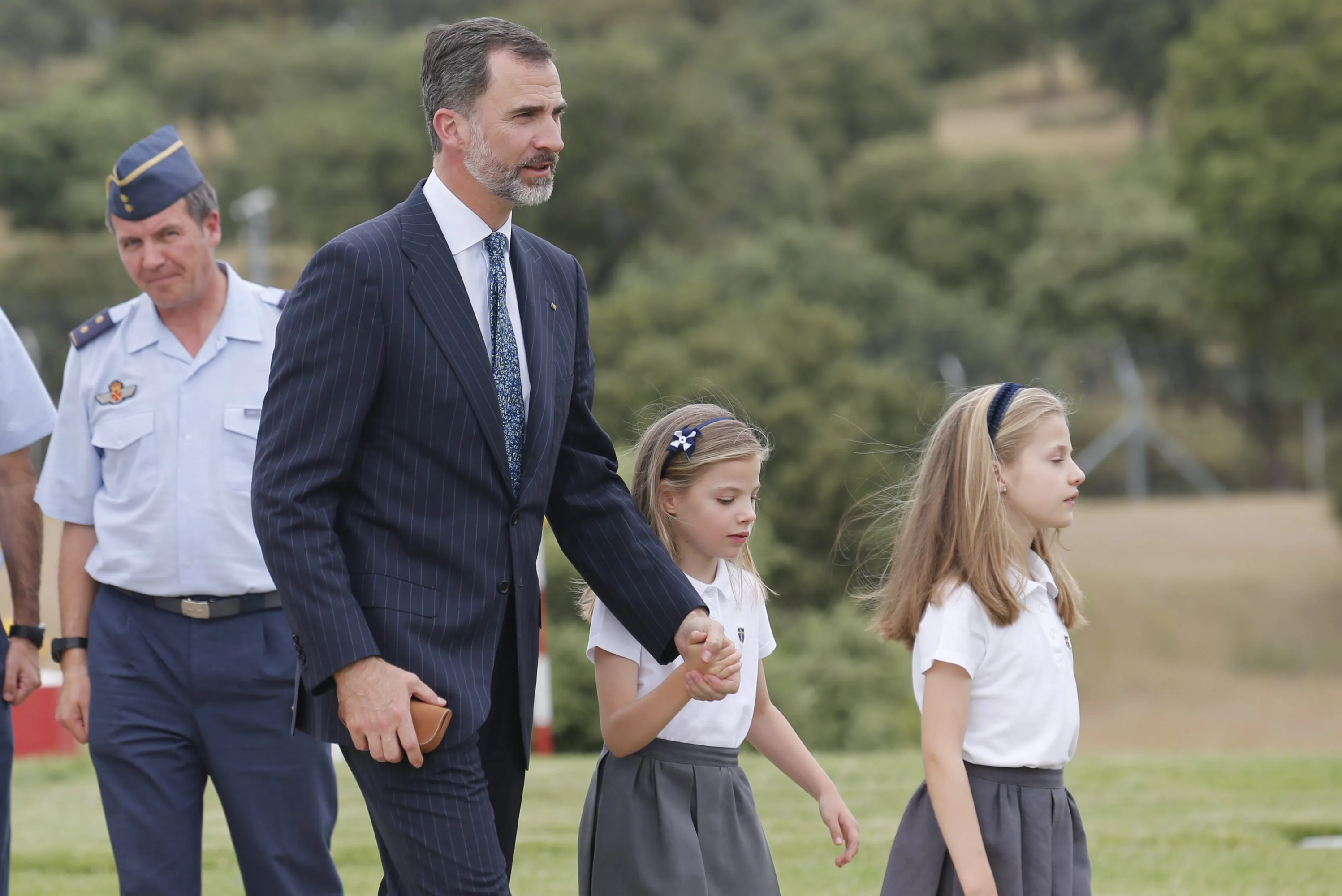 Felipe VI con Leonor y Sofía.