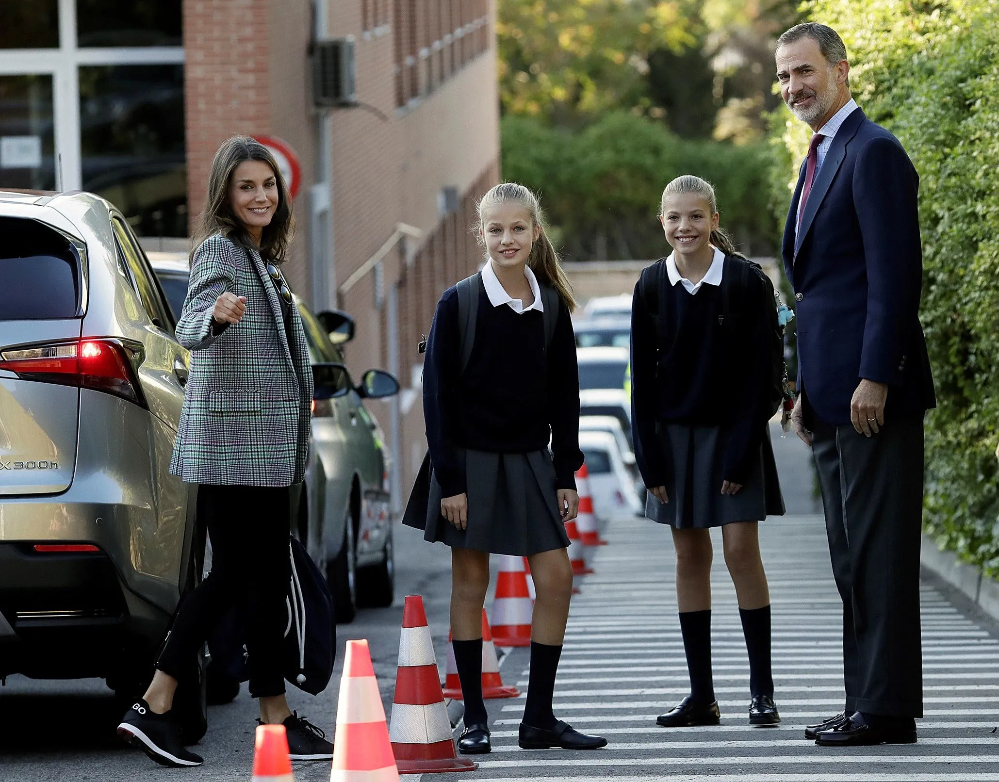 Felipe VI con Leonor y Sofía.