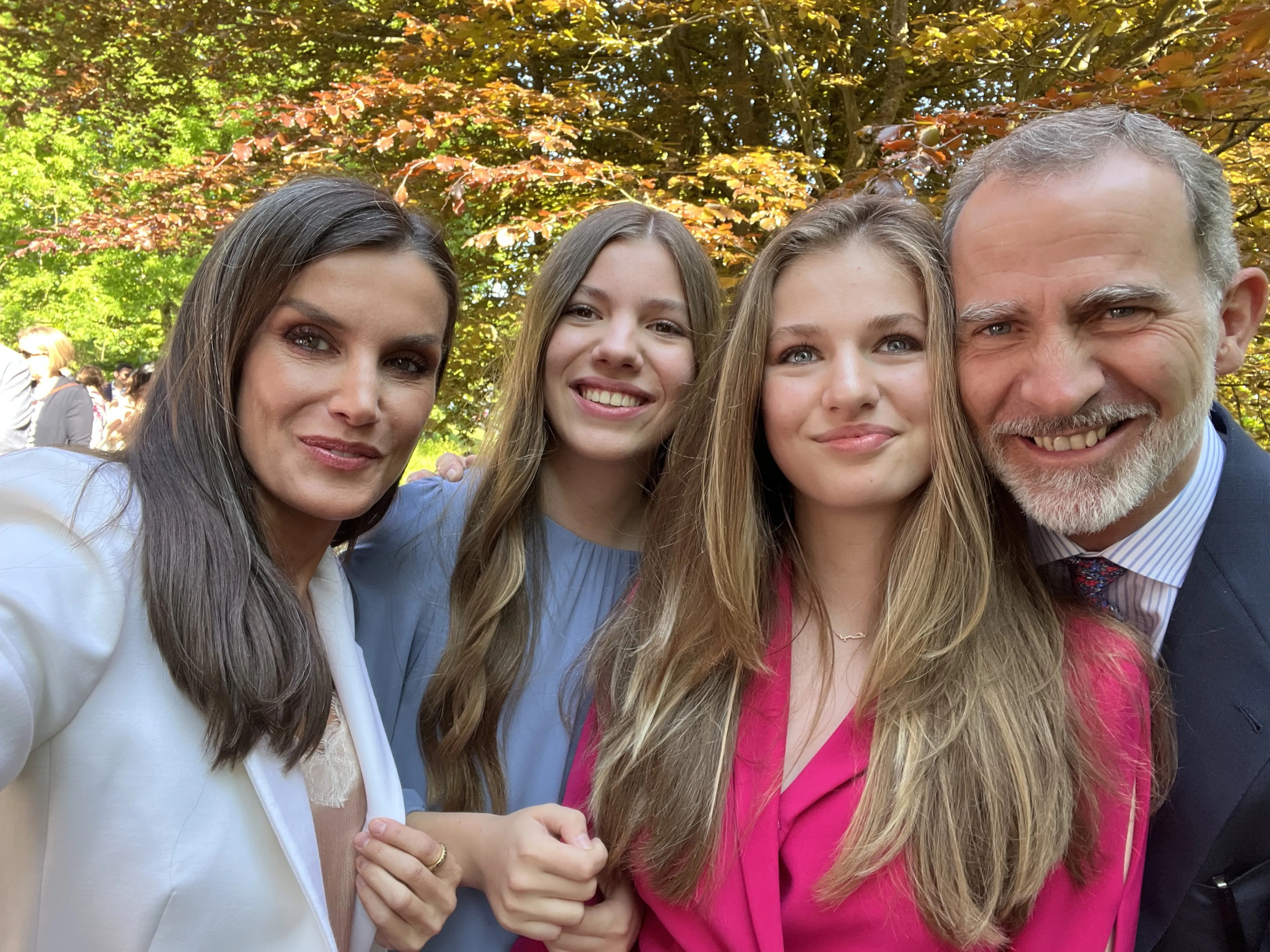 Felipe VI con Leonor y Sofía.