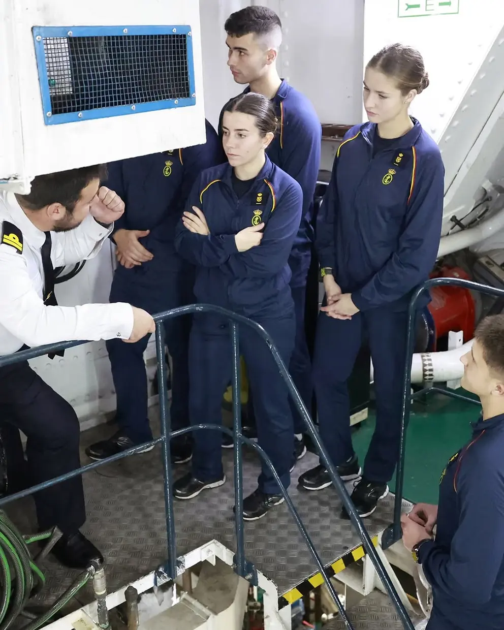 Leonor en una clase sobre el funcionamiento del buque.