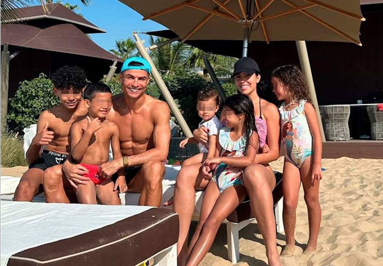 Cristiano Ronaldo cumple 40 años: sus mejores fotos con Georgina y sus hijos en su nueva vida de lujo en Riad