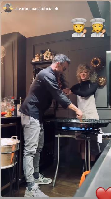 Sheila Casas y Álvaro Muñoz Escassi desatan su amor en la cocina