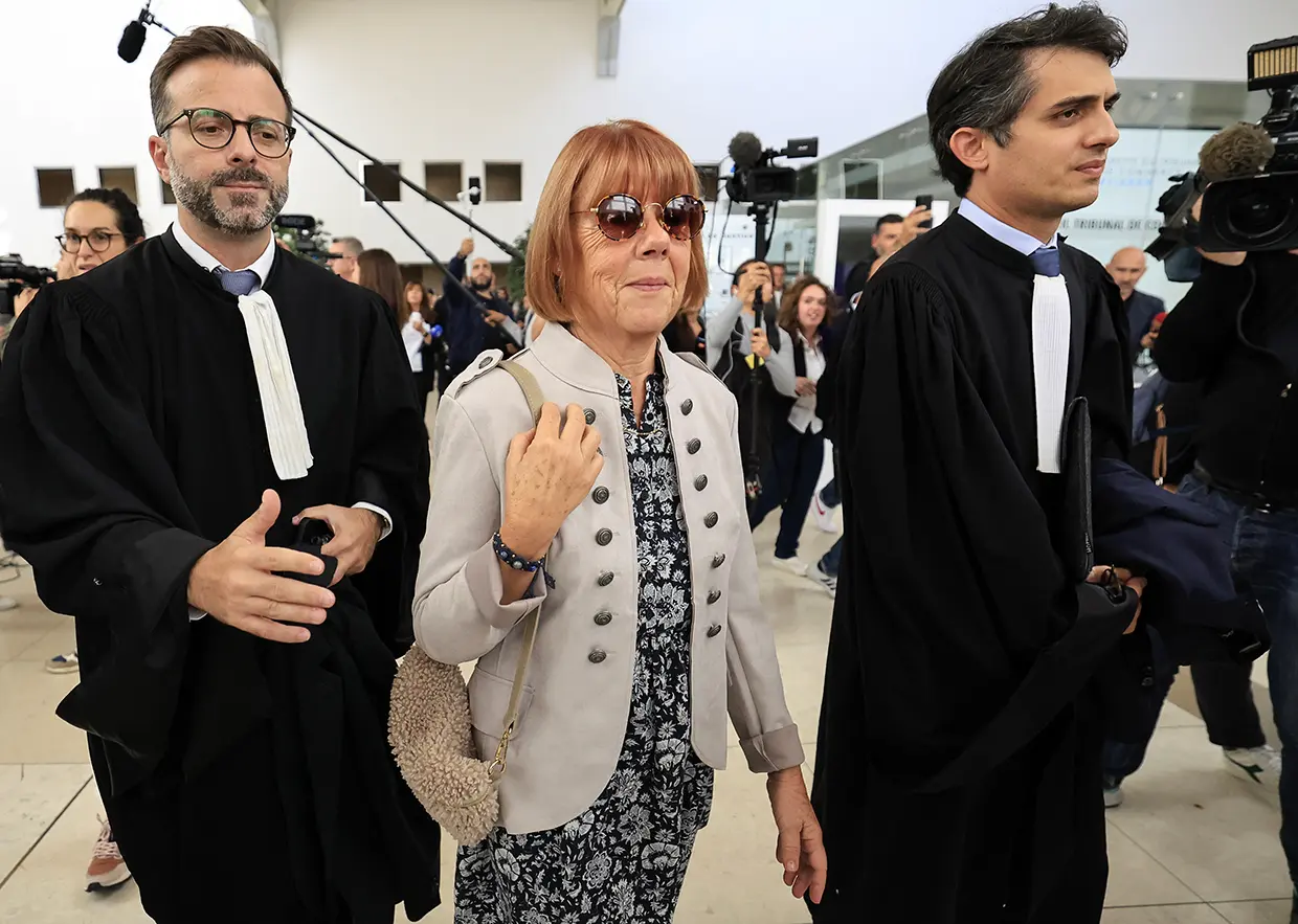 Gisèle Pelicot junto a sus abogados.