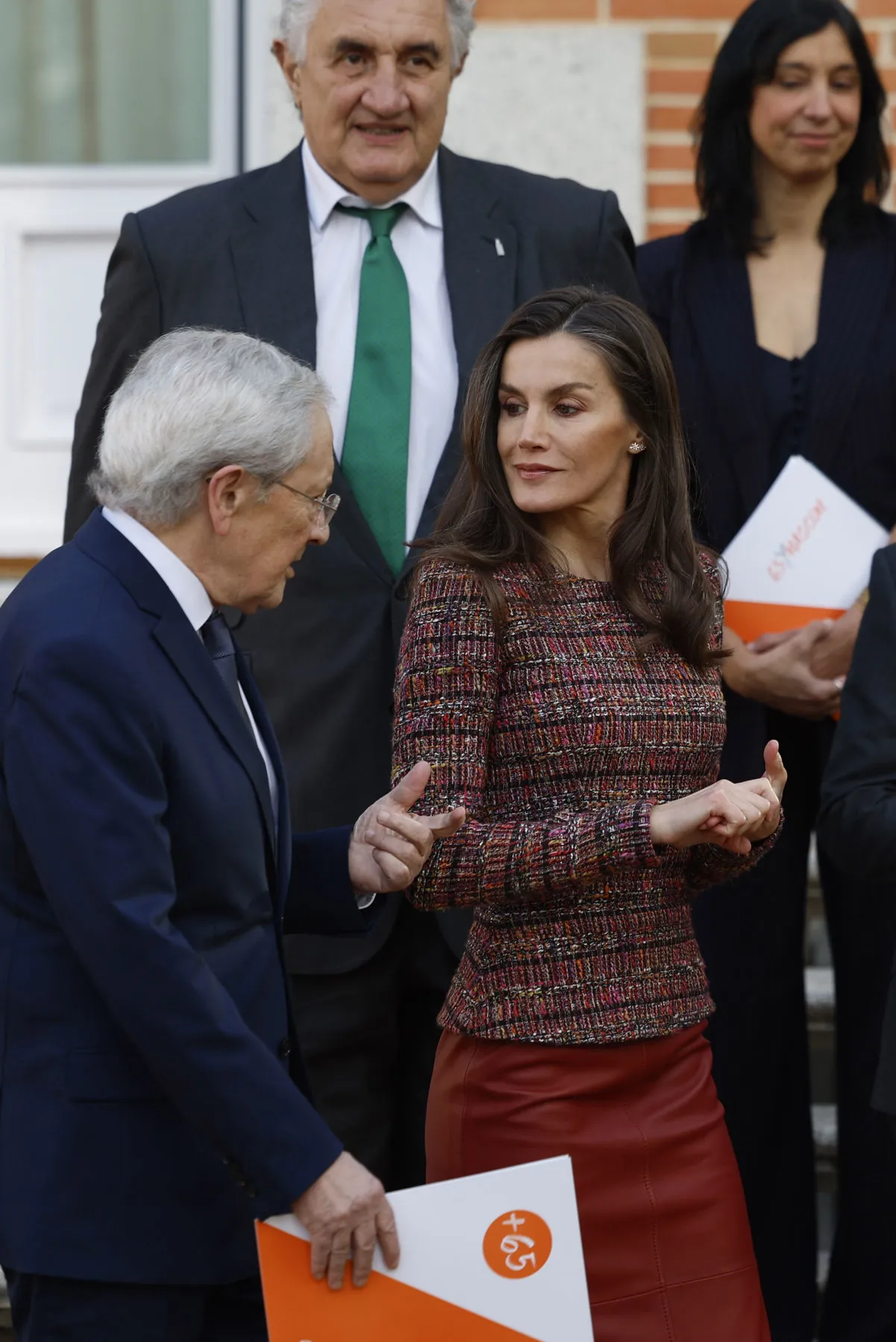 La reina Letizia con Fernando Ónega en la Zarzuela.