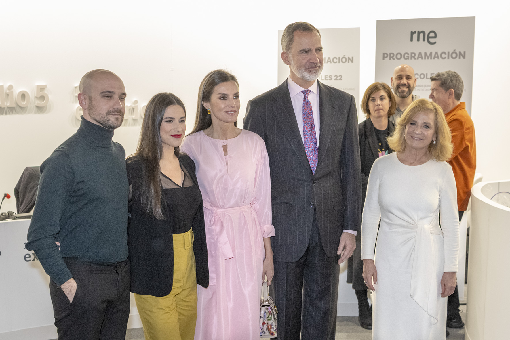 Así escoge la Reina Letizia sus vestidos: el secreto que destapa un diseñador