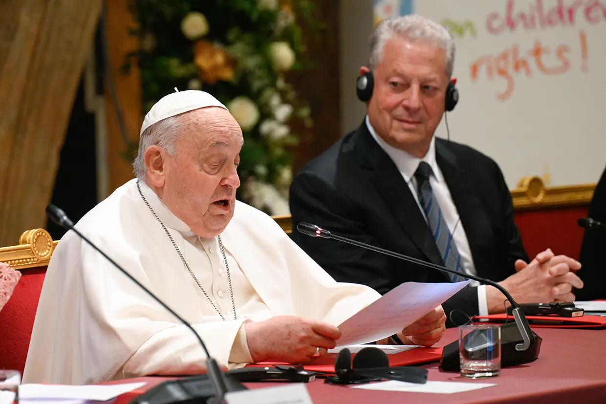 El Papa Francisco dando un discurso.